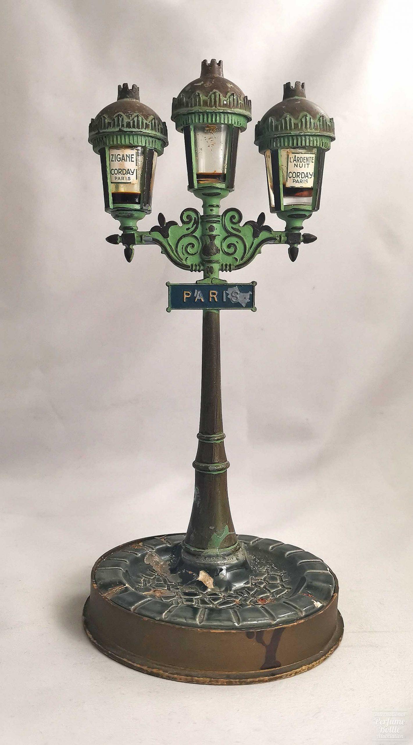 Rue de La Paix, Presentation by Corday