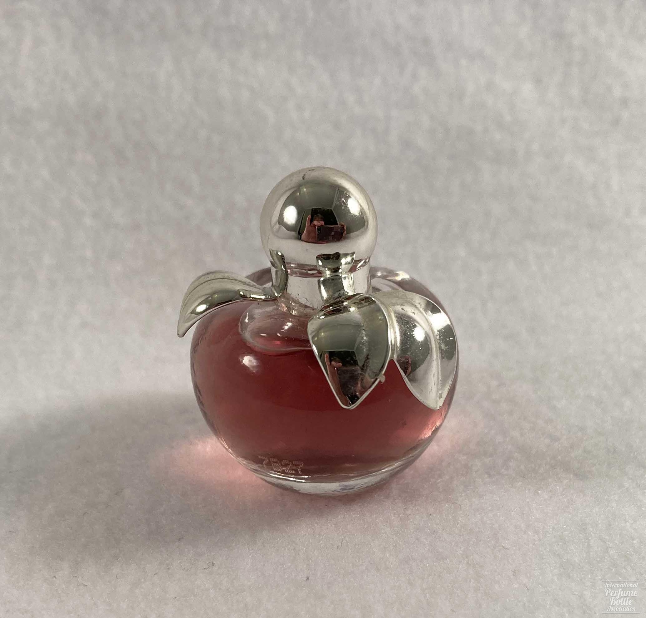 "Nina" Mini by Nina Ricci, Apple Presentation