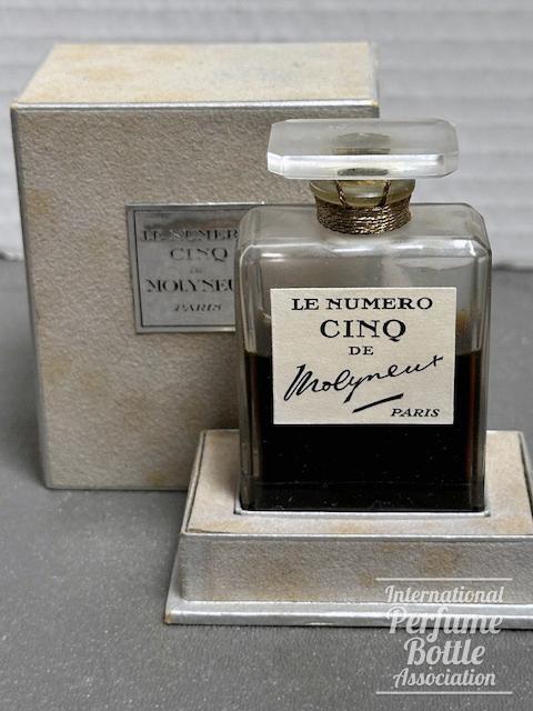 "Le Numero Cinq" by Molyneux