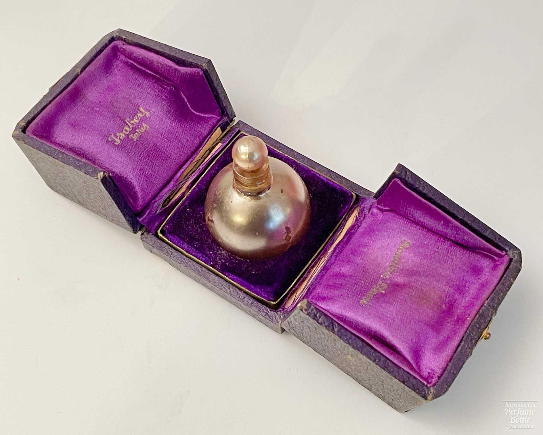 "Sourire Fleuri" Pearl Presentation by Isabey